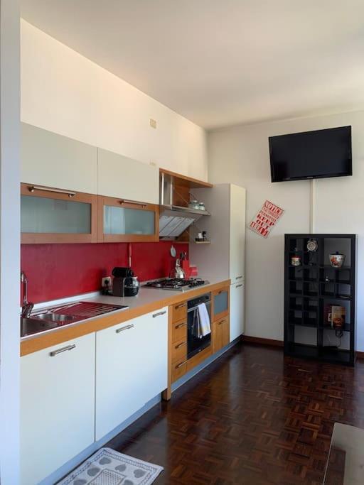 Look Giovane Per Una Casa Vista Lago Como Exterior foto
