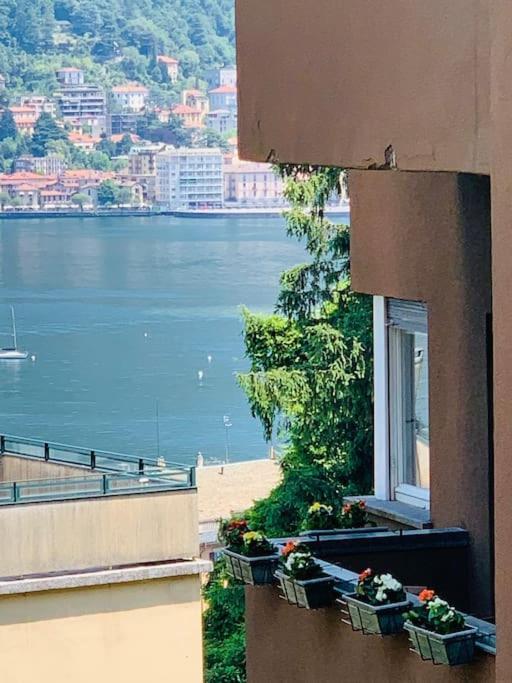 Look Giovane Per Una Casa Vista Lago Como Exterior foto